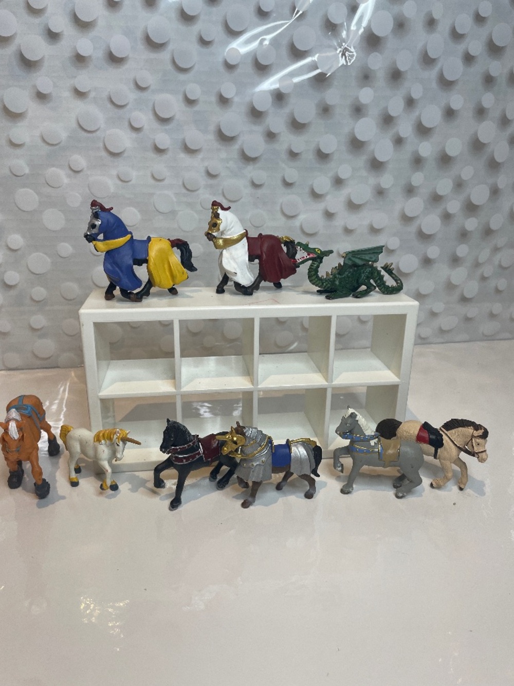 Vintage Plastoy miniature medieval horse figures & dragon